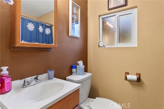 Detail Gallery Image 8 of 11 For 22864 Alder Ln, Crestline,  CA 92325 - 2 Beds | 1/1 Baths