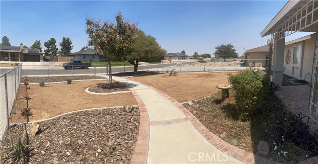 Detail Gallery Image 4 of 46 For 13405 Applewood Rd, Apple Valley,  CA 92308 - 3 Beds | 2 Baths