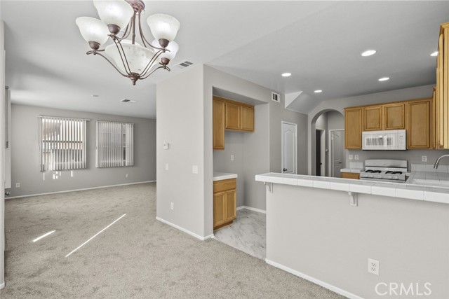 Detail Gallery Image 8 of 38 For 14323 Moon Valley St, Victorville,  CA 92394 - 4 Beds | 3 Baths