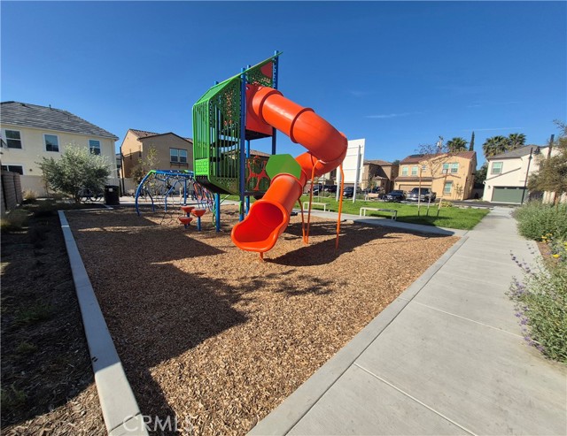 Detail Gallery Image 24 of 24 For 2137 Cumberland, Pomona,  CA 91766 - 4 Beds | 3/1 Baths