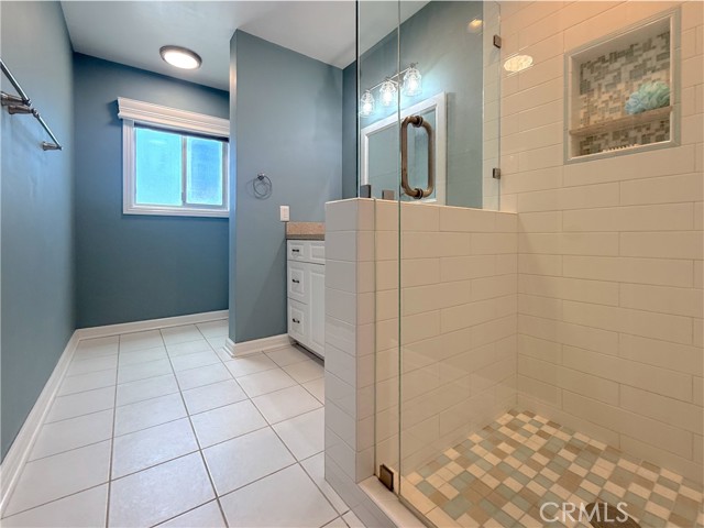 2662 E 2nd Street, Long Beach CA: https://media.crmls.org/medias/06b709ba-c6a6-49c5-b0f7-dd8459520f92.jpg