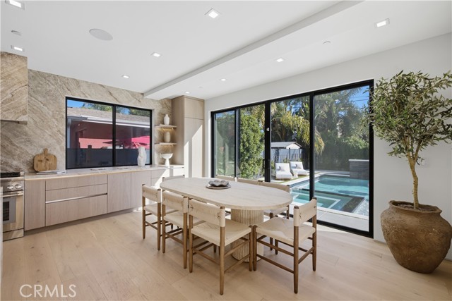 22518 Burbank photo 20