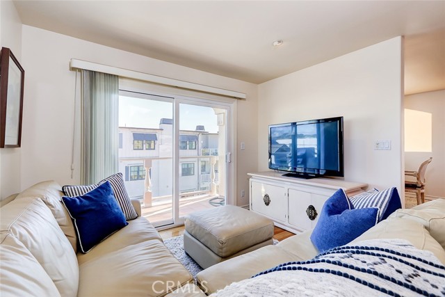 309 3rd Street, Manhattan Beach CA: https://media.crmls.org/medias/06b870d0-8b06-4a1e-849c-e23b212e18a2.jpg