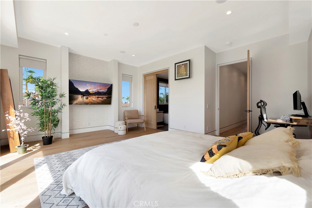 06b8c313 70d4 45c0 B381 08bff8f3e745