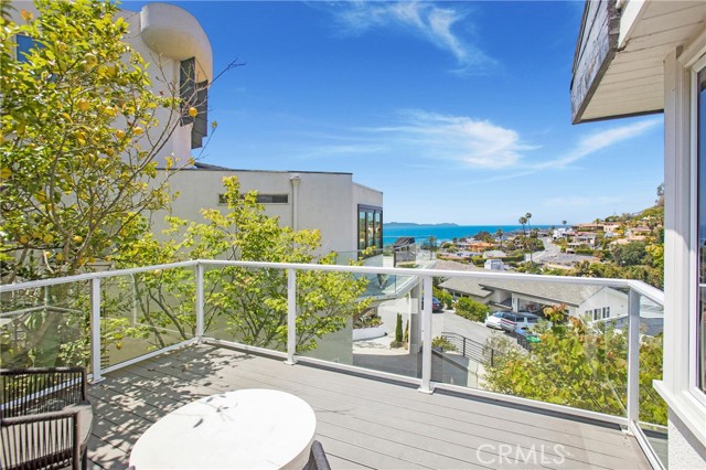 Detail Gallery Image 11 of 42 For 546 Temple Hills, Laguna Beach,  CA 92651 - 3 Beds | 3 Baths