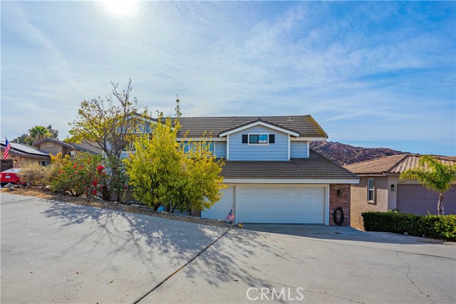 Detail Gallery Image 2 of 66 For 30718 Early Round Dr, Canyon Lake,  CA 92587 - 5 Beds | 3/1 Baths