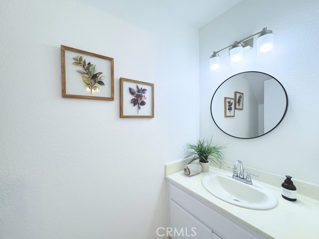 Detail Gallery Image 11 of 28 For 582 via Colinas, Thousand Oaks,  CA 91362 - 2 Beds | 2 Baths