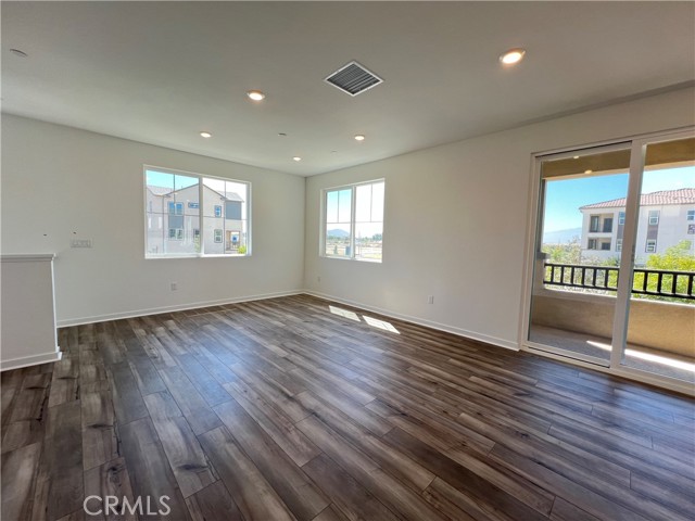 Detail Gallery Image 13 of 27 For 6074 Reef Way, Corona,  CA 92880 - 4 Beds | 3/1 Baths