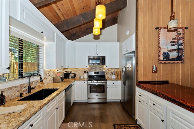 Detail Gallery Image 17 of 45 For 423 Pine View Dr, Big Bear City,  CA 92314 - 3 Beds | 2 Baths