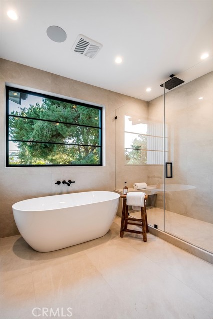 Detail Gallery Image 23 of 44 For 13602 Morrison St, Sherman Oaks,  CA 91423 - 6 Beds | 6/1 Baths
