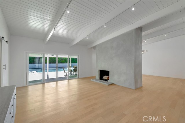 Detail Gallery Image 9 of 65 For 24216 Calvert St, Woodland Hills,  CA 91367 - 5 Beds | 3/1 Baths