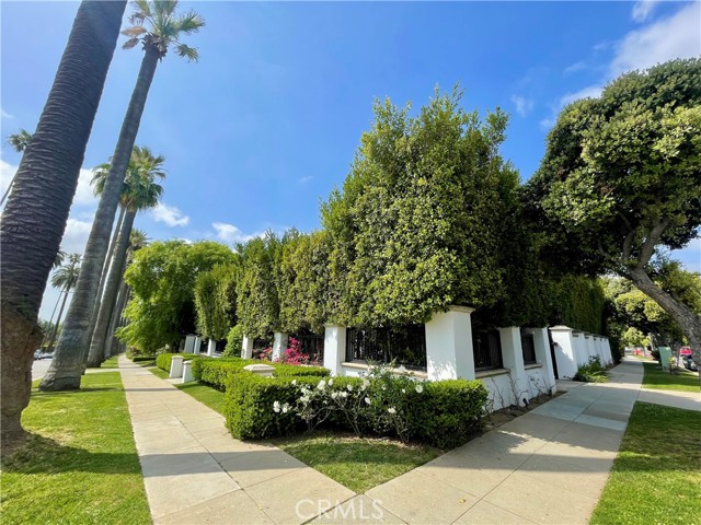 Detail Gallery Image 1 of 61 For 631 N Hillcrest Rd, Beverly Hills,  CA 90210 - 4 Beds | 4 Baths