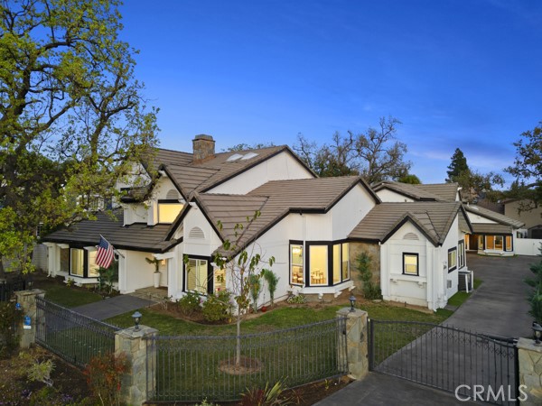 Detail Gallery Image 2 of 67 For 9514 Oakridge Pl, Chatsworth,  CA 91311 - 6 Beds | 6 Baths