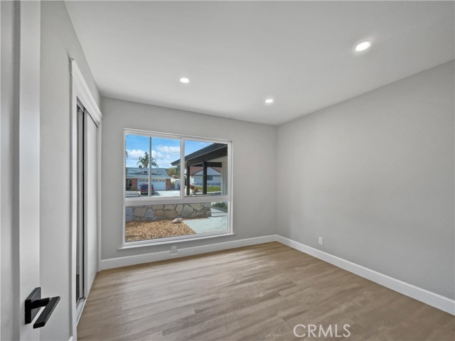 Detail Gallery Image 12 of 24 For 28906 Gladiolus Dr, Canyon Country,  CA 91387 - 3 Beds | 2 Baths