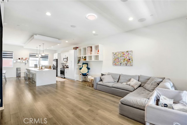Detail Gallery Image 10 of 22 For 441 Village Way, Brea,  CA 92821 - 3 Beds | 3/1 Baths