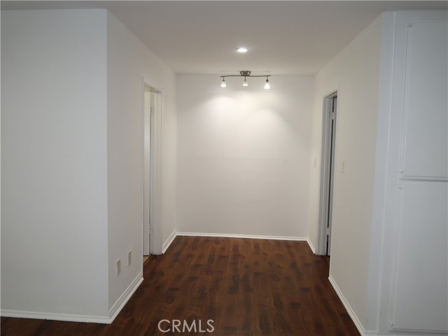 Detail Gallery Image 13 of 37 For 8055 Canby Ave #5,  Reseda,  CA 91335 - 3 Beds | 2/1 Baths