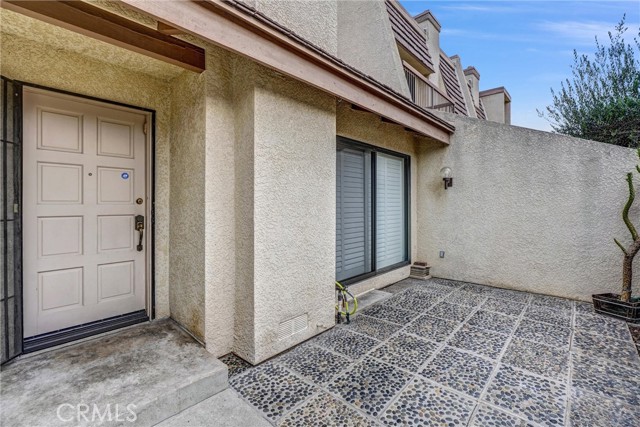 18403 Collins Street, Tarzana CA: https://media.crmls.org/medias/06bdc3ac-c1c8-42b3-967c-6143b2876899.jpg