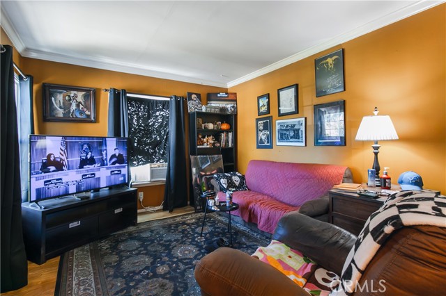 Detail Gallery Image 6 of 28 For 1329 -1331 N Screenland Dr #1329-1331,  Burbank,  CA 91505 - 4 Beds | 2 Baths