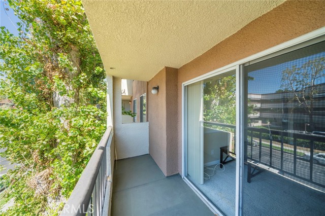 5510 Owensmouth Avenue, 212 photo 4