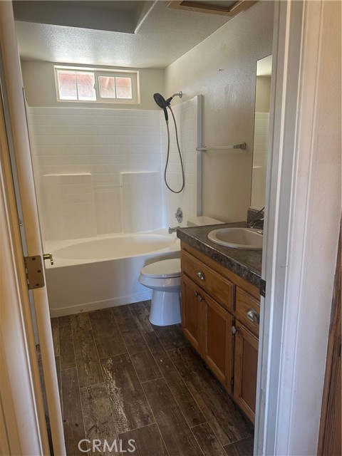 Detail Gallery Image 8 of 11 For 10191 Bellflower St, Oak Hills,  CA 92344 - 3 Beds | 2 Baths