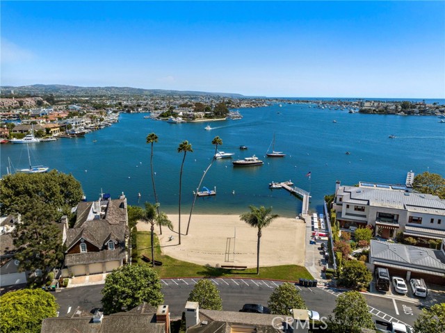 Detail Gallery Image 9 of 43 For 2431 Bayshore Drive, Newport Beach,  CA 92663 - 4 Beds | 3/1 Baths