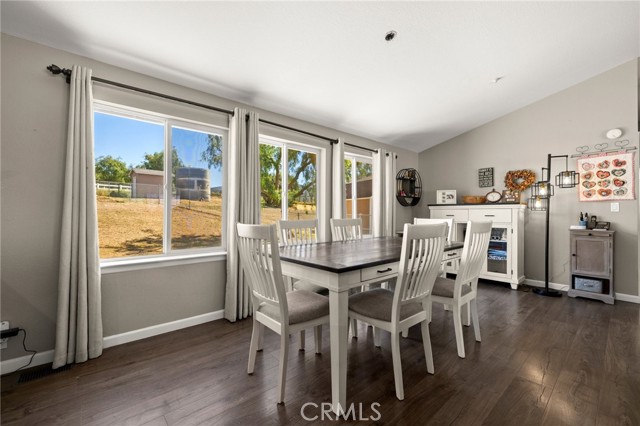 Detail Gallery Image 10 of 63 For 9259 Sierra Hwy, Agua Dulce,  CA 91390 - 4 Beds | 4 Baths
