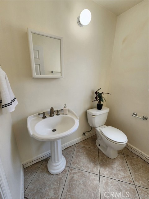Detail Gallery Image 8 of 16 For 6902 Blanchard Ave, Fontana,  CA 92336 - 3 Beds | 2/1 Baths