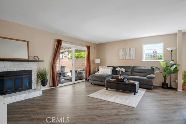 Detail Gallery Image 3 of 26 For 13678 Marchant Ave, Sylmar,  CA 91342 - 3 Beds | 2 Baths