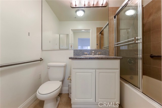 Detail Gallery Image 13 of 26 For 17888 Alburtis Ave #B117,  Artesia,  CA 90701 - 2 Beds | 2 Baths
