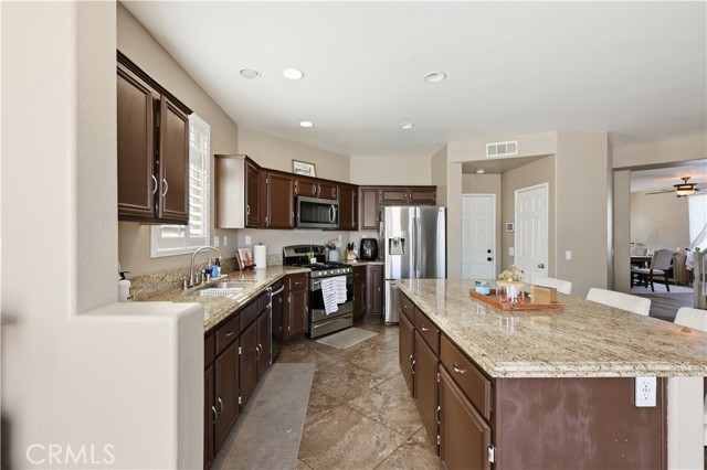 Detail Gallery Image 7 of 50 For 13385 Dunwood, Victorville,  CA 92392 - 4 Beds | 3 Baths