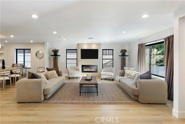 Detail Gallery Image 10 of 75 For 22269 Avenue San Luis, Woodland Hills,  CA 91364 - 5 Beds | 5/1 Baths