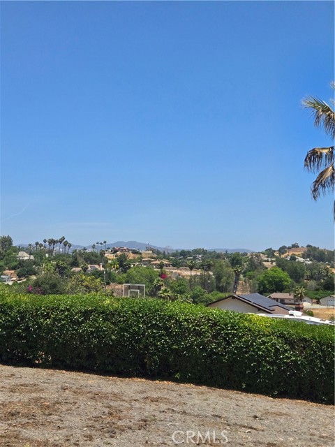 Detail Gallery Image 4 of 31 For 2059 Summit Dr, Escondido,  CA 92025 - 3 Beds | 2 Baths