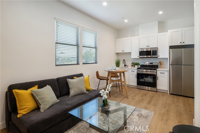 20109 Archwood Street, Winnetka CA: https://media.crmls.org/medias/06c24e70-395e-4947-b250-484adecd3077.jpg