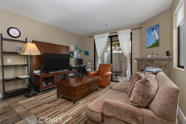17661 Sergio Circle, Huntington Beach CA: https://media.crmls.org/medias/06c319e0-e460-4fcd-8248-944cb7a730b8.jpg