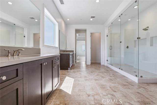 Detail Gallery Image 28 of 38 For 10542 Wood Briar Ct, Chatsworth,  CA 91311 - 5 Beds | 5/1 Baths