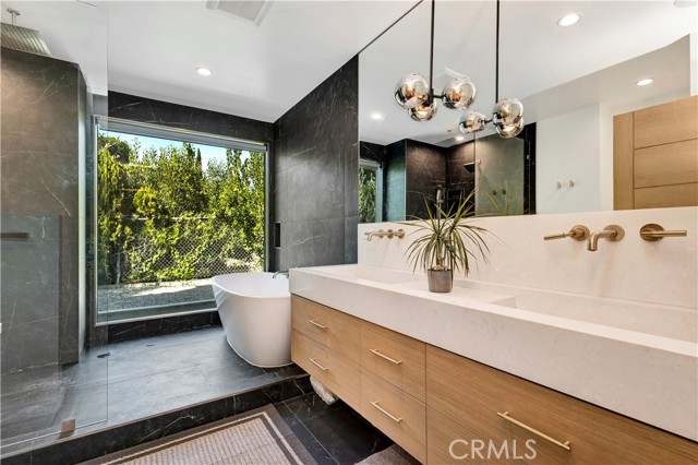 Detail Gallery Image 30 of 72 For 15641 High Knoll Rd, Encino,  CA 91436 - 5 Beds | 4/1 Baths