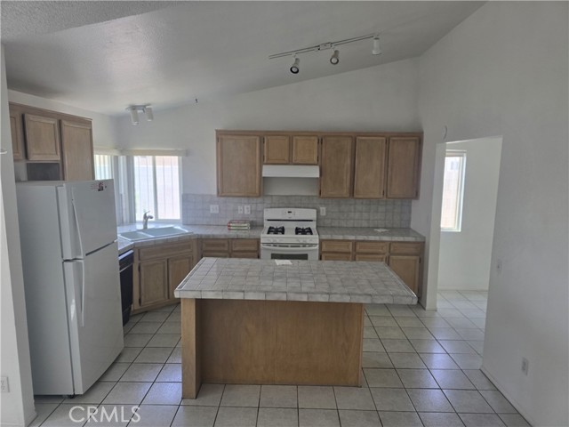 Image 4 of 8 For 30445 Avenida Maravilla