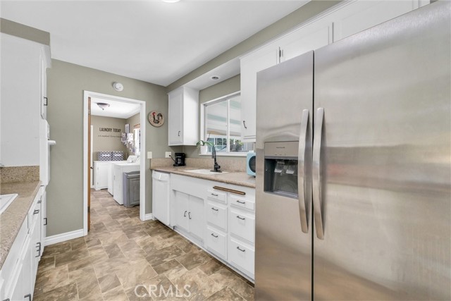 Detail Gallery Image 10 of 34 For 350 E Hacienda, Corona,  CA 92879 - 3 Beds | 2/1 Baths