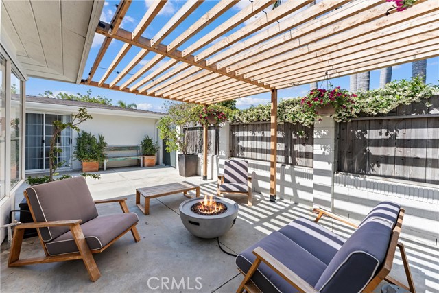 2924 Royal Palm Drive, Costa Mesa CA: https://media.crmls.org/medias/06c55da5-86aa-4859-9d7a-ca4dcd42bc39.jpg