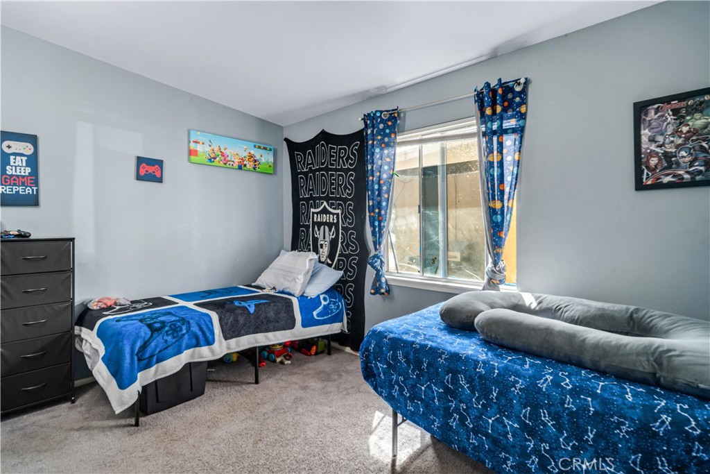 https://media.crmls.org/medias/06c58688-371a-4ab0-b02a-80bf61e3f17f.jpg?preset=X-Large