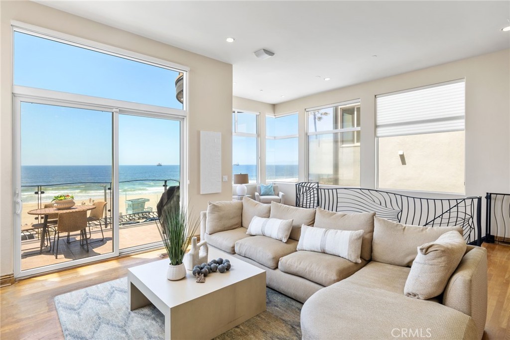 4308 The Strand