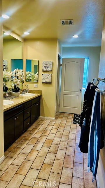 Detail Gallery Image 29 of 45 For 18336 1/2 Keswick St, Reseda,  CA 91335 - 4 Beds | 3/1 Baths