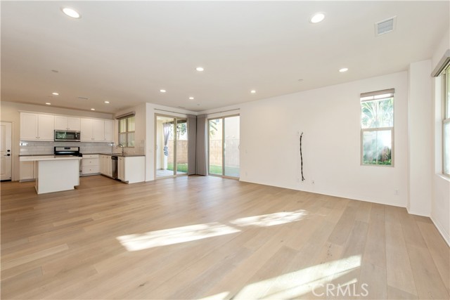 Detail Gallery Image 7 of 26 For 74 Parkwood, Irvine,  CA 92620 - 4 Beds | 3 Baths