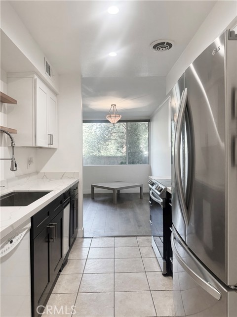 Detail Gallery Image 7 of 28 For 4487 Colbath Ave #101,  Sherman Oaks,  CA 91423 - 1 Beds | 1 Baths