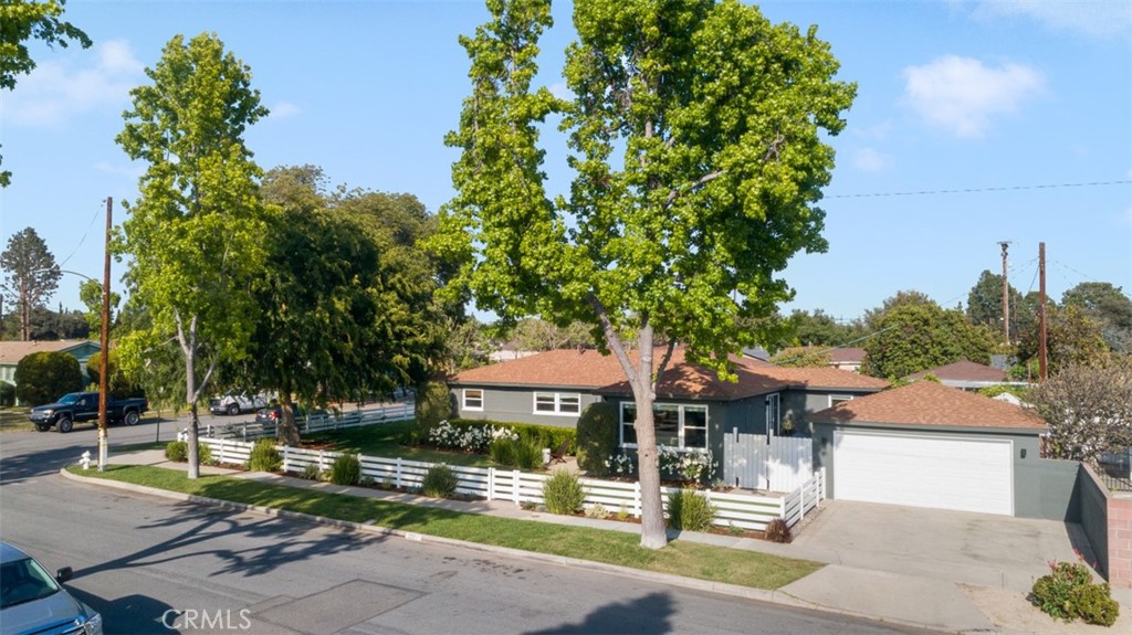 2327 Larchmont Avenue