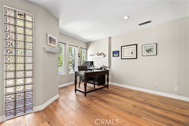 4855 Arcola Avenue, Toluca Lake CA: https://media.crmls.org/medias/06c731e8-4eed-4dd3-b793-a836db2b2b9c.jpg