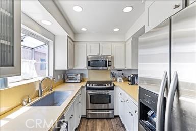 Detail Gallery Image 6 of 16 For 10655 Kinnard Ave #305,  Los Angeles,  CA 90024 - 2 Beds | 2 Baths