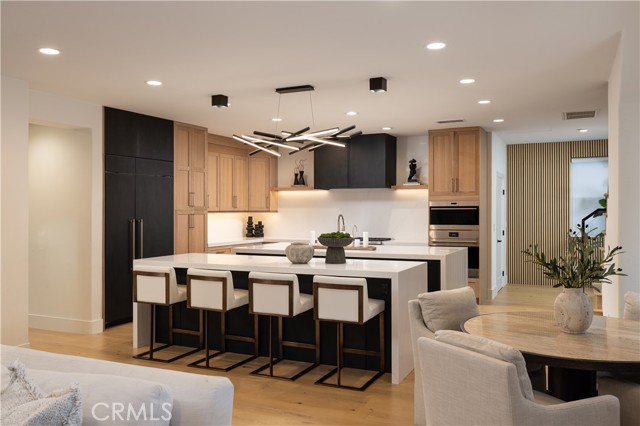 Detail Gallery Image 4 of 28 For 34 Montgomery, Newport Beach,  CA 92660 - 5 Beds | 4/1 Baths