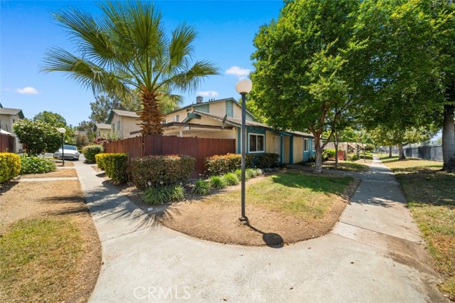 Detail Gallery Image 2 of 29 For 1377 Wheaton Way, Riverside,  CA 92507 - 3 Beds | 2 Baths