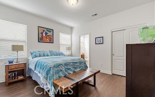 https://media.crmls.org/medias/06c8e07f-24f6-4702-8302-59aac7ddb73a.jpg?preset=X-Large
